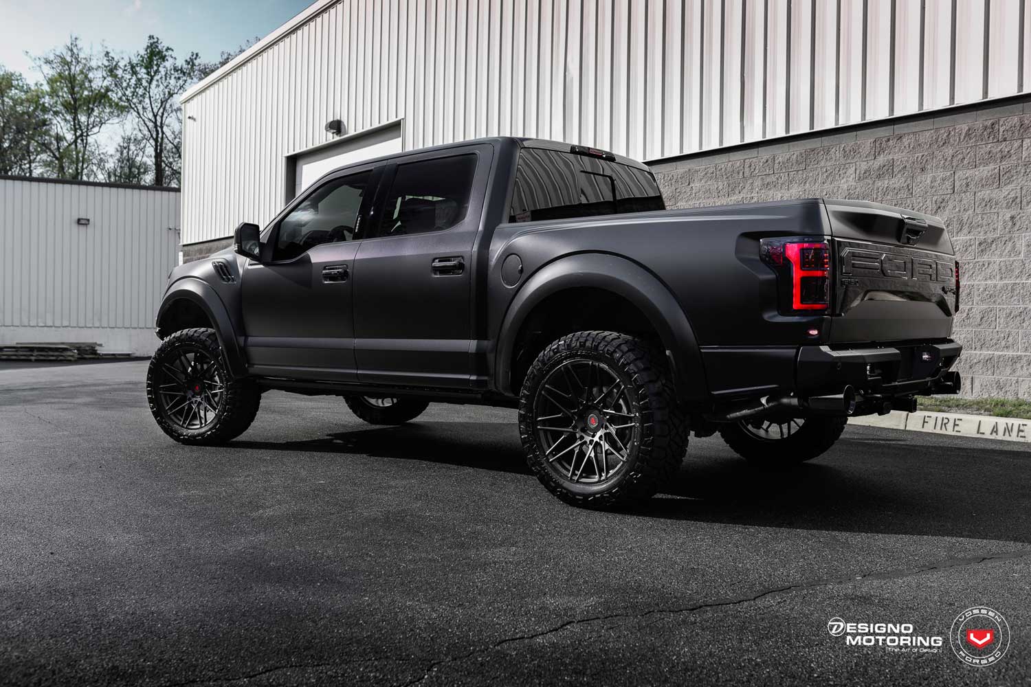 Gallery VOSSEN S17-07 vossen_s1707_Mono_Gallery_2.jpg