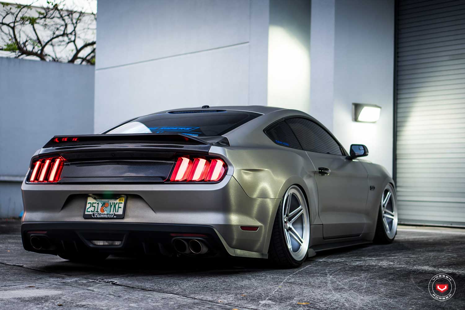 Gallery VOSSEN LC-102 vossen_LC102_Mono_Gallery_2.jpg